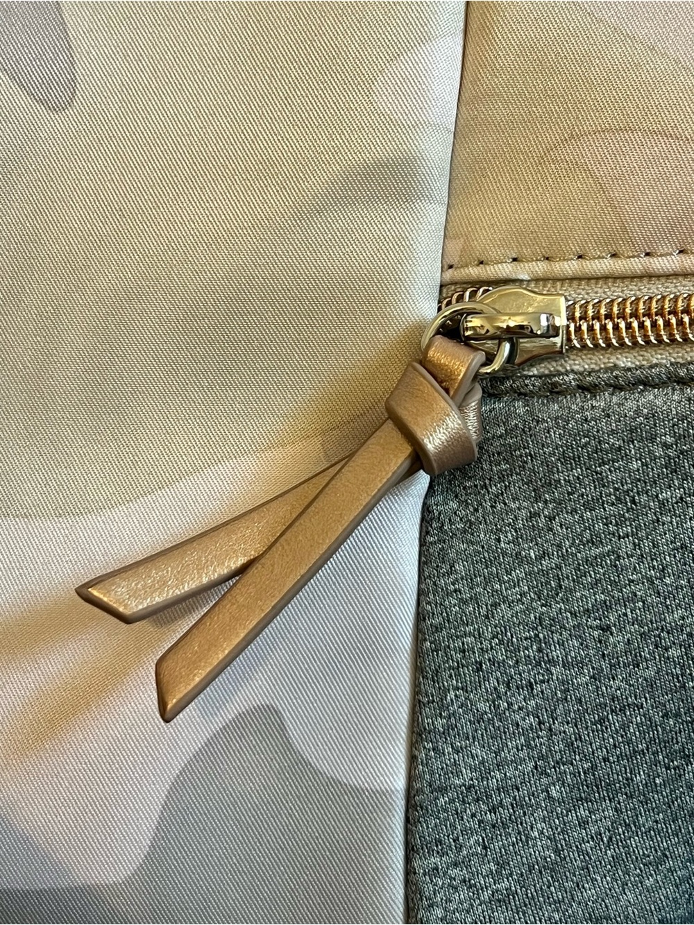 Stella & Dot Crush It Backpack Blush Camo NEW Carry On Diaper Bag Yoga Straps - Picture 8 of 13